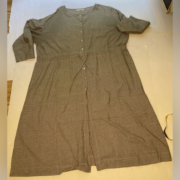 Maiwa Light weave cotton dress med/lg black and white - Picture 4 of 10